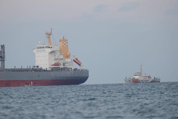 Acil durum çağrısı alınan tekneden kurtarılan düzensiz göçmenler Antalya açıklarına getirildi G5