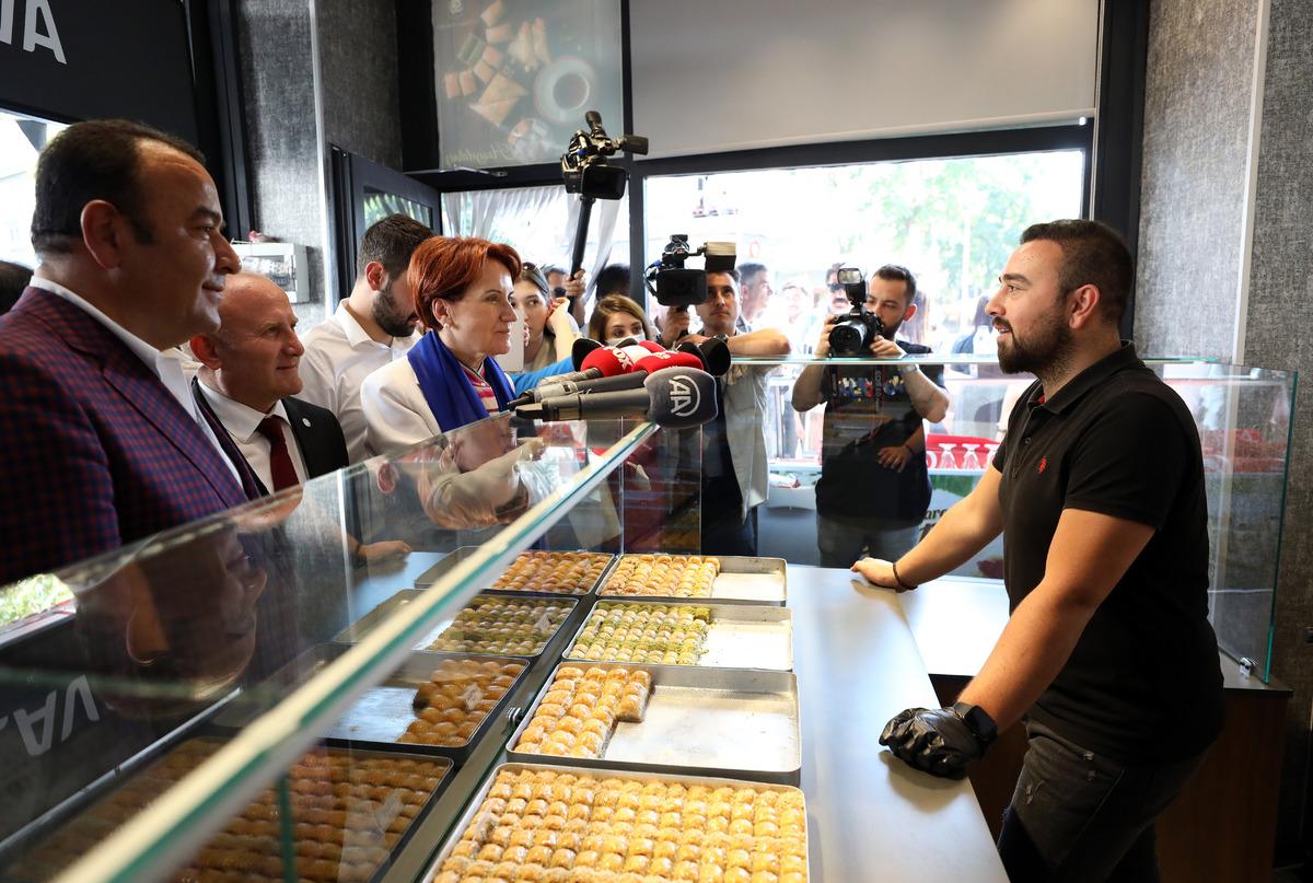 İYİ Parti Genel Başkanı Akşener'den Pursaklar ve Ke&ccedil;i&ouml;ren'de esnaf ziyareti: