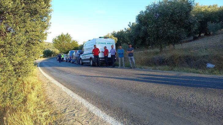 Manisa'da devrilen traktörün altında kalan sürücü öldü G3