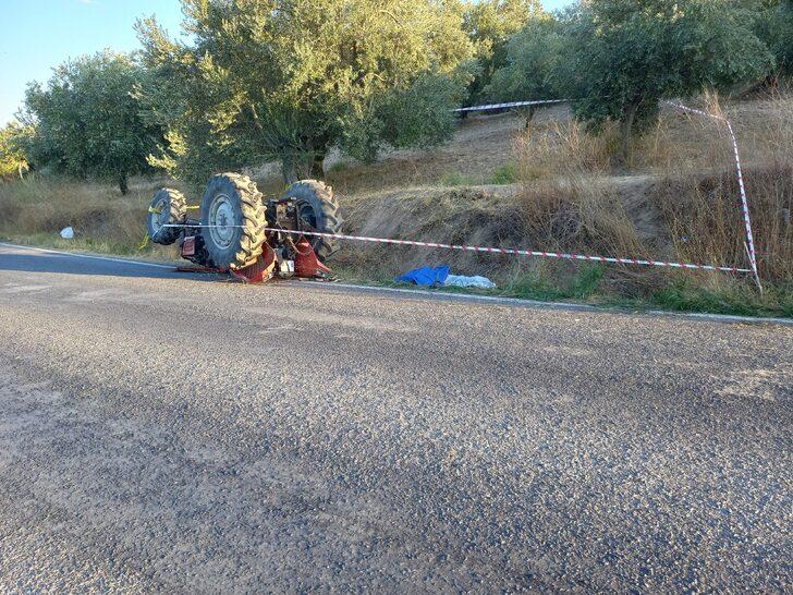 Manisa'da devrilen traktörün altında kalan sürücü öldü G4
