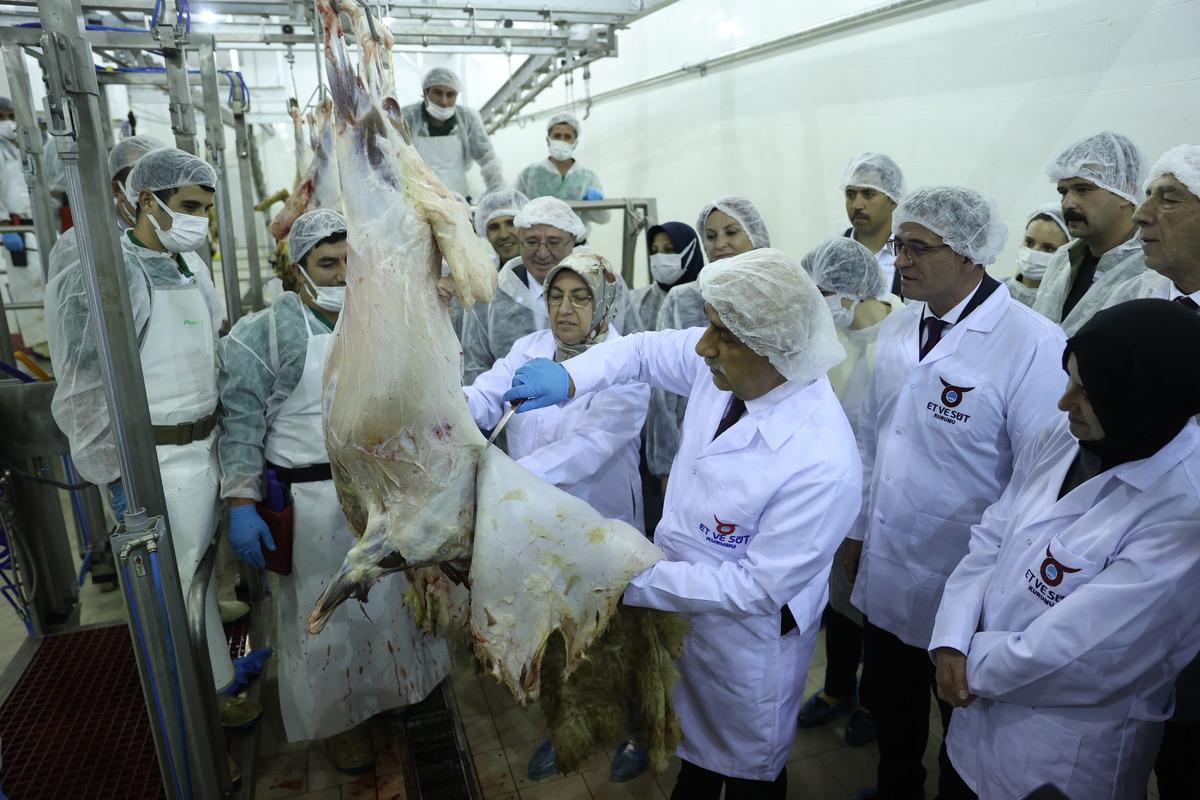 Tarım ve Orman Bakanı Kirişci, Et ve S&uuml;t Kurumu Van Et Kombinesini gezdi