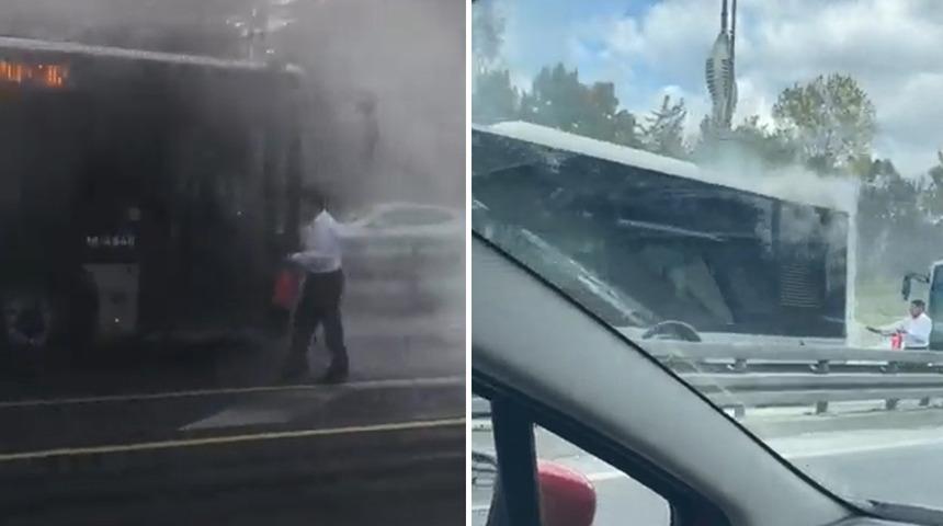 Kadıköy’de metrobüs yangını! Bir anda dumanla doldu, yolcular kendini dışarıya attı