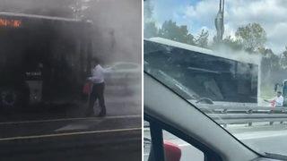 Kadıköy’de metrobüs yangını! Bir anda dumanla doldu, yolcular kendini dışarıya attı