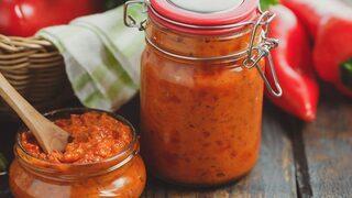 Ajvar sos nasıl yapılır? Kahvaltıya en çok yakışanlardan biri ajvar (patlıcanlı sos) tarifi malzemeleri ve yapılışı!