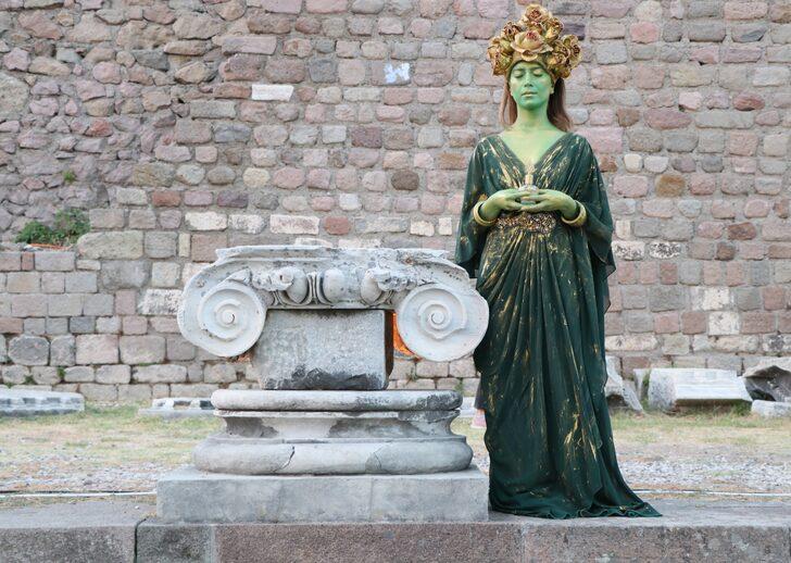 "Bergama Oratoryosu: Sunağın Gözyaşları" dünya prömiyeri Bergama'da yapıldı G1