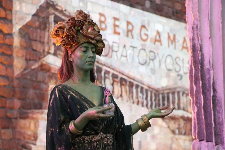 "Bergama Oratoryosu: Sunağın Gözyaşları" dünya prömiyeri Bergama'da yapıldı G4