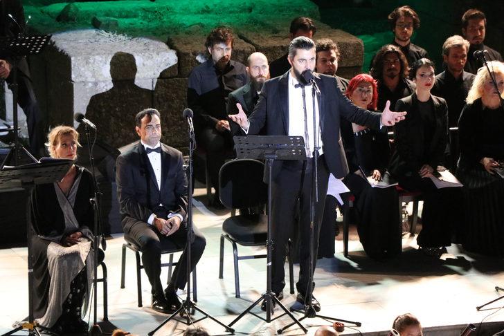 "Bergama Oratoryosu: Sunağın Gözyaşları" dünya prömiyeri Bergama'da yapıldı G5