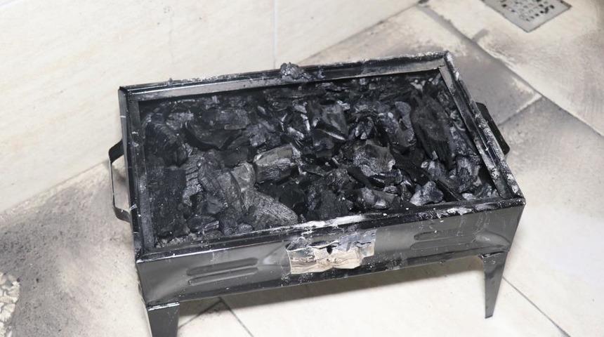 Yatak odasında yaktığı mangal hayatına mal oldu! 