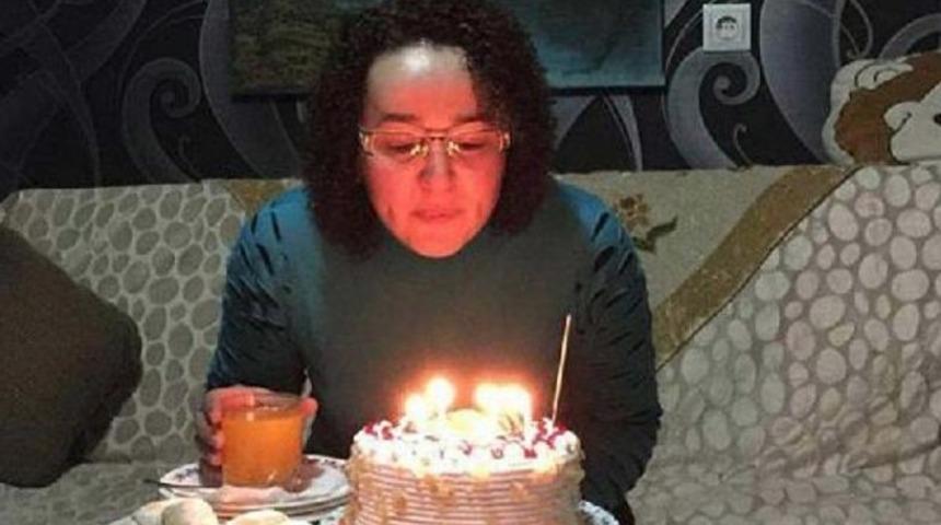 Başına poşet bağlayıp, &ccedil;ok sayıda hapla intihar etti