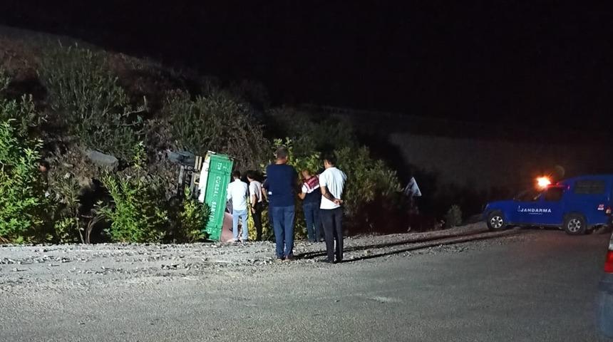 Adana'da devrilen traktördeki 1 kişi öldü, 1 kişi yaralandı