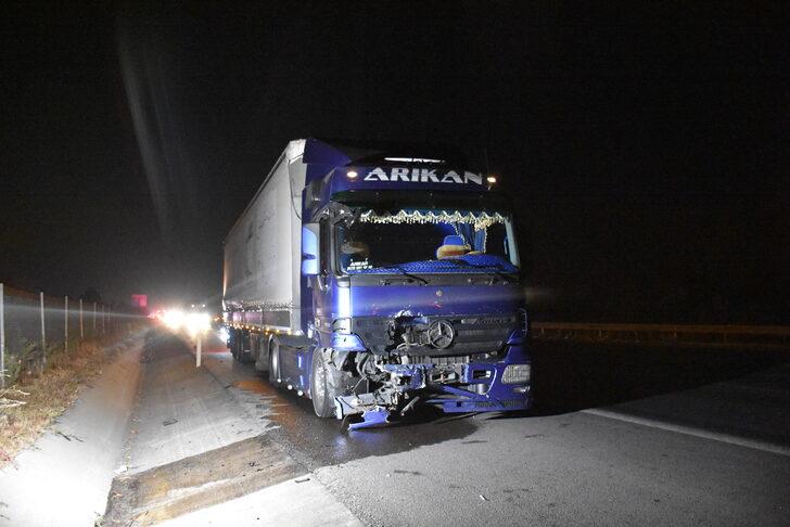 Adana'da tır ile pikabın çarpıştığı kazada 2 kişi öldü G3