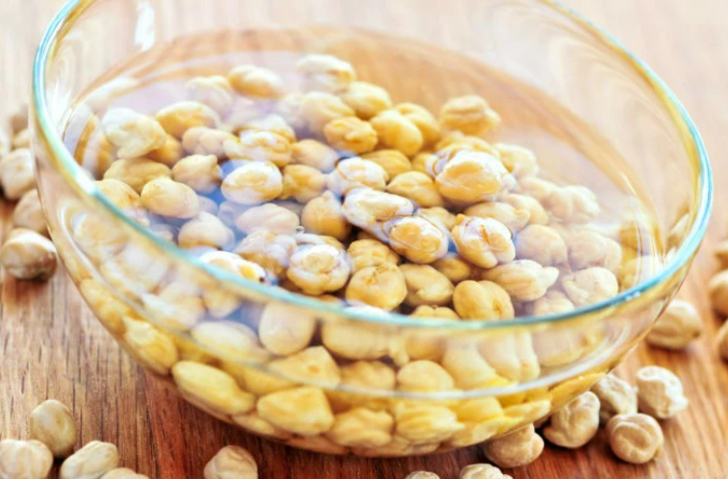 Nohut suyunu döküyorsanız büyük yanlış yapıyorsunuz! Her derde deva olan nohut suyunun faydaları G5