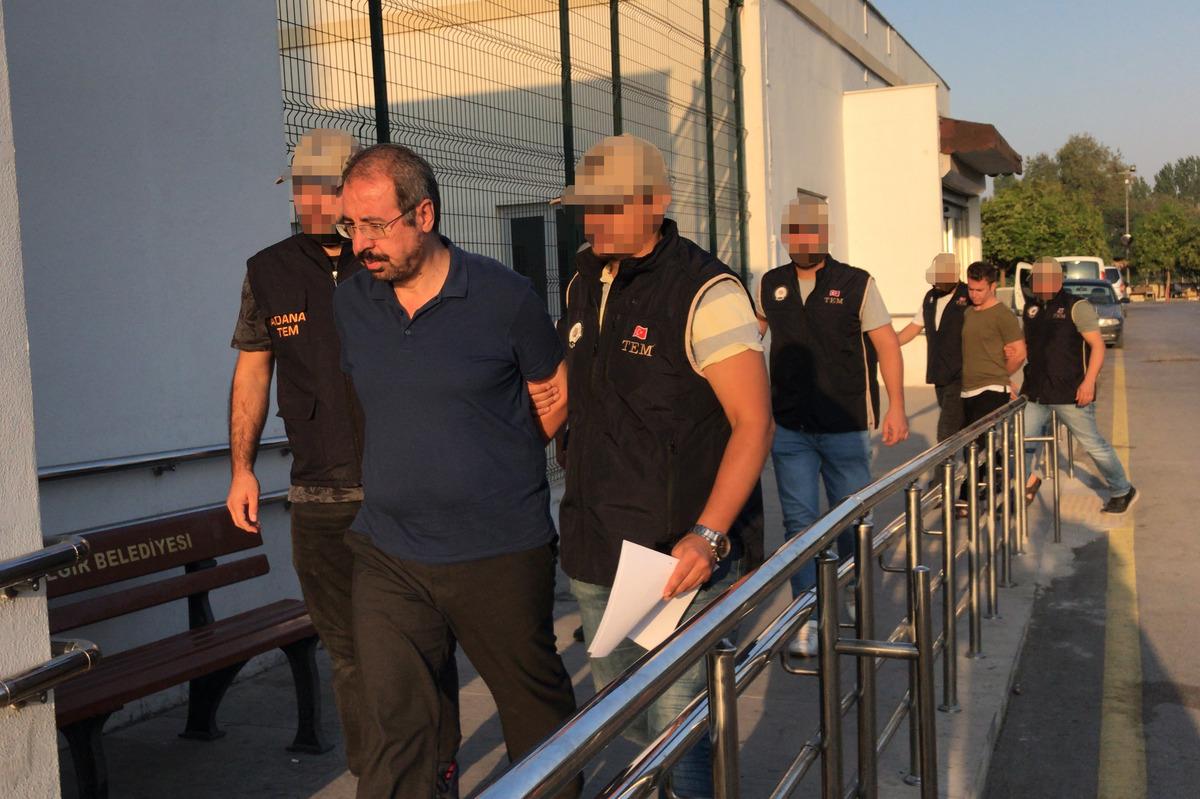 Adana'daki FET&Ouml; operasyonunda yakalanan 10 zanlıdan 3'&uuml; tutuklandı