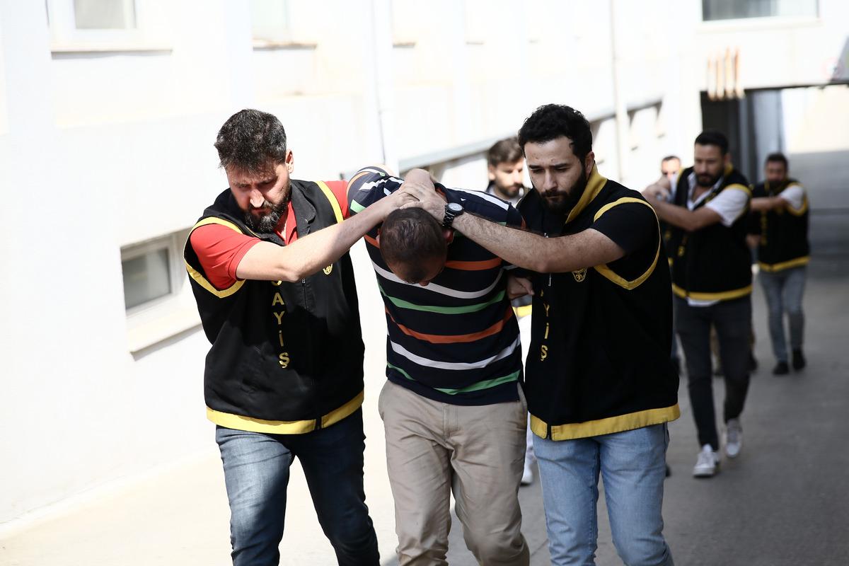 Adana'da silahlı kavgaya karışan 2 zanlı tutuklandı