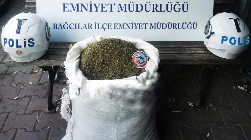 İstanbul'da polisten kaçan şüphelilerin motosikletinde 20 kilo 800 gram bonzai ele geçirildi