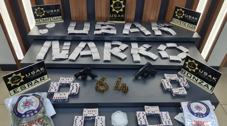 GÜNCELLEME - Uşak'ta uyuşturucu operasyonunda yakalanan 6 şüphelinden 4'ü tutuklandı