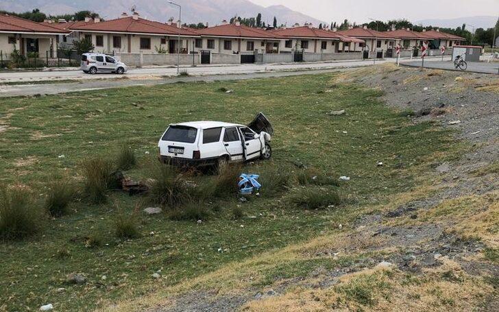 Erzincan'da iki otomobilin çarpıştığı kazada 1 kişi öldü, 4 kişi yaralandı G1