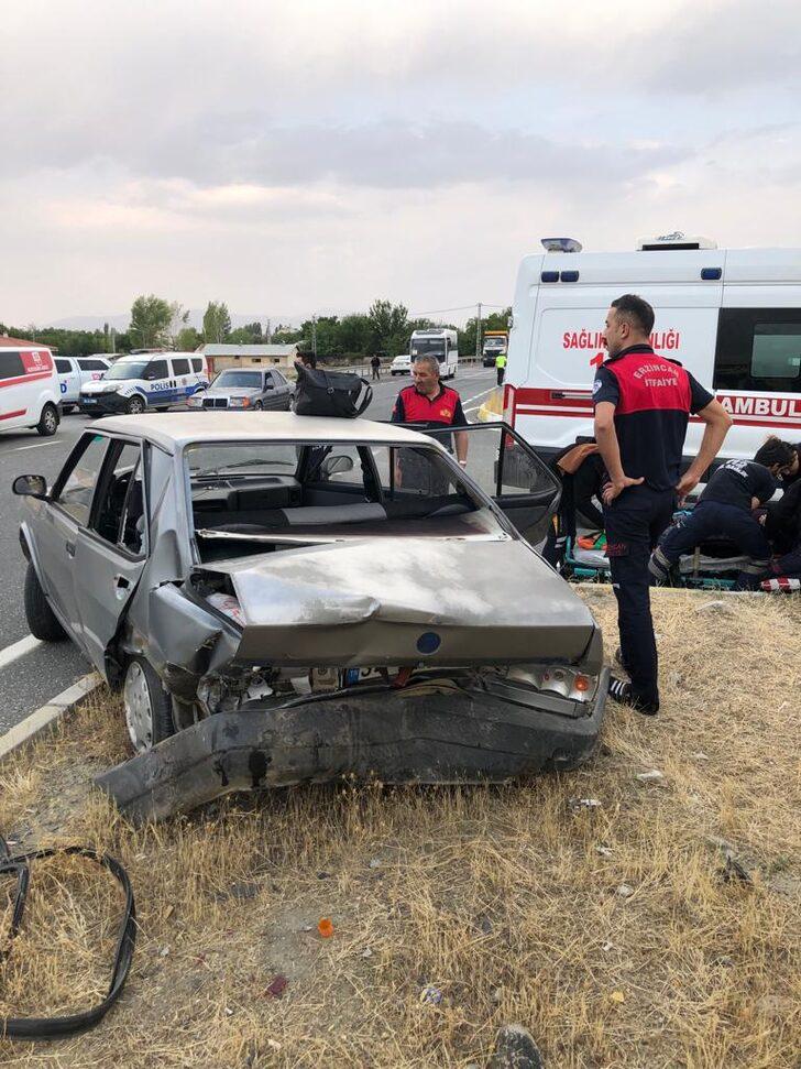 Erzincan'da iki otomobilin çarpıştığı kazada 1 kişi öldü, 4 kişi yaralandı G2