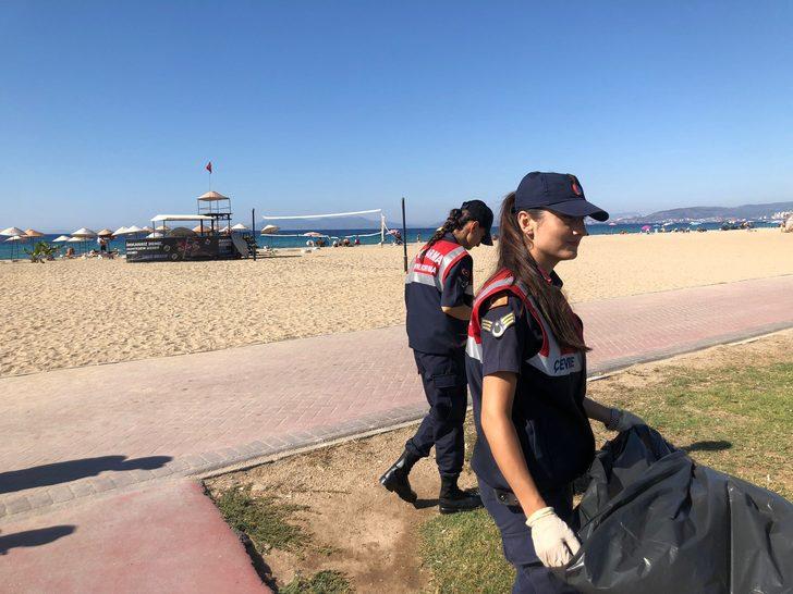 Jandarma, Kuşadası'ndaki Sevgi Plajı'nda temizlik yaptı G2