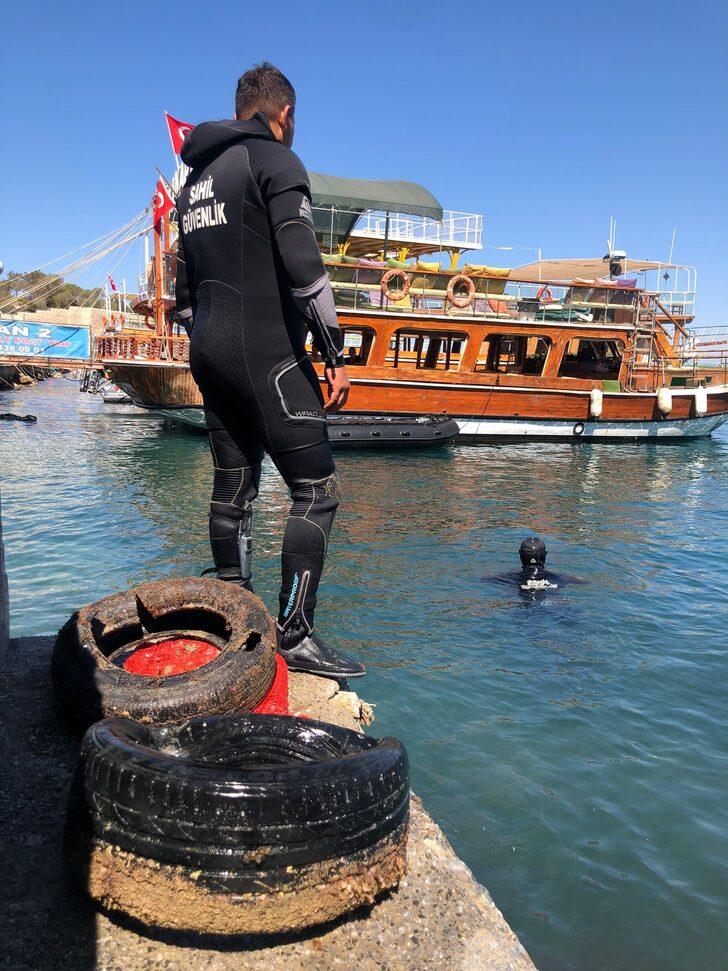 Jandarma, Kuşadası'ndaki Sevgi Plajı'nda temizlik yaptı G3