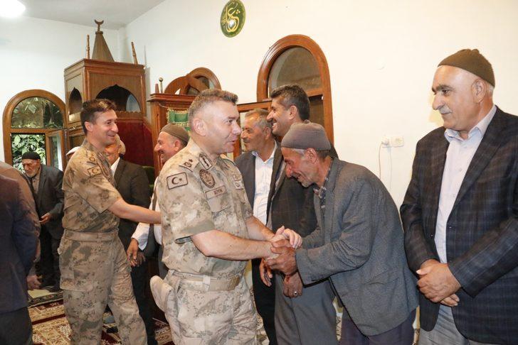 Siirt'te 9 kişinin yaralandığı kavganın ardından husumetli aileler barıştırıldı G3