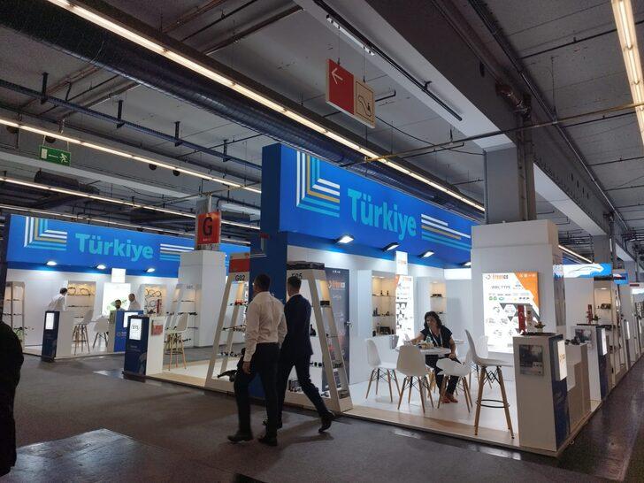 Türk otomotiv firmalarının temsilcileri Almanya'da fuara katıldı G1