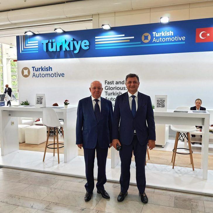 Türk otomotiv firmalarının temsilcileri Almanya'da fuara katıldı G4