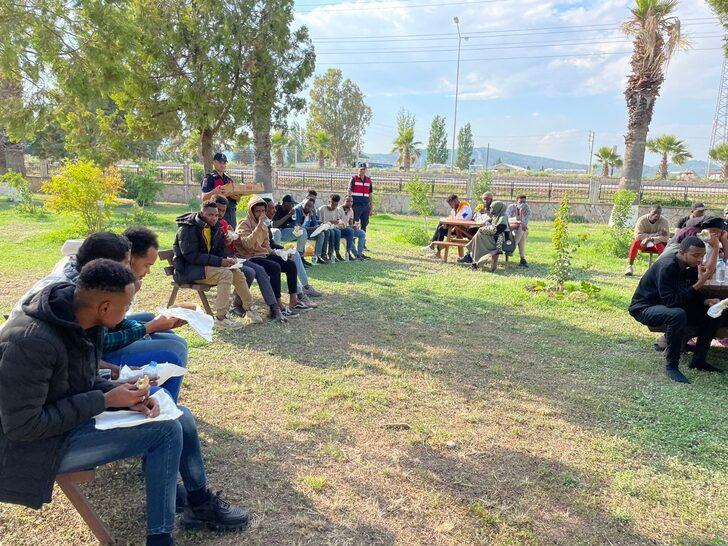 İzmir'de 19 operasyonda 343 düzensiz göçmen yakalandı G4