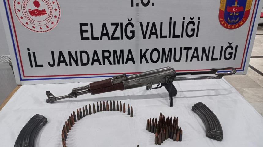 Elazığ'da silah kaçakçılığı operasyonunda 2 şüpheli yakalandı