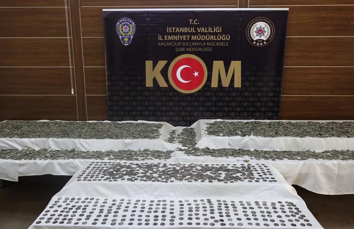 İstanbul'da tarihi eser operasyonunda 34 bin 550 sikke ele ge&ccedil;irildi