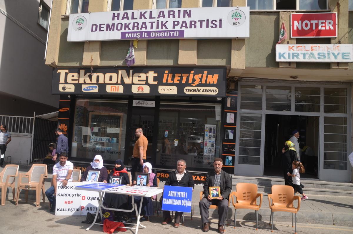 Muş'ta &ccedil;ocuklarını ter&ouml;r &ouml;rg&uuml;t&uuml;nden kurtarmak isteyen aile sayısı 40'a y&uuml;kseldi