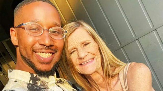 Aralarında 37 yıllık yaş farkı bulunan çift evliliklerinin ilk yılını kutladı! Sosyal medyadan olumsuz eleştirilere meydan okudular