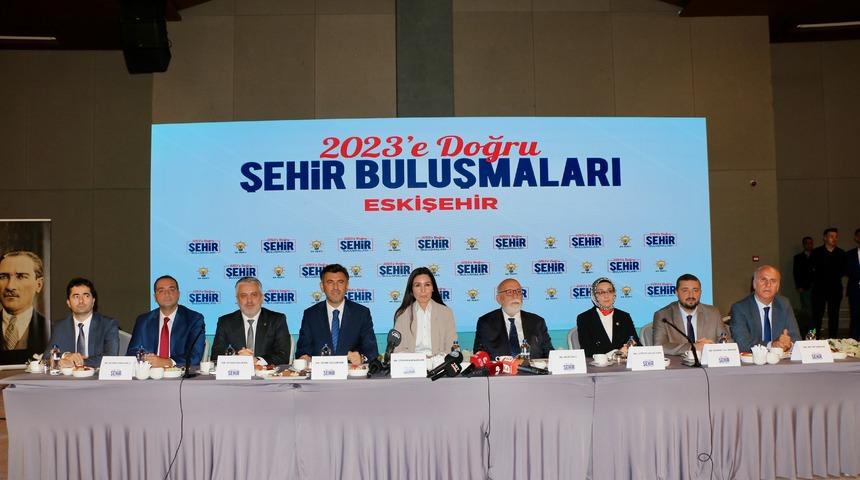AK Parti'li Karaaslan, Eskişehir'de "2023'e Doğru Şehir Buluşmaları" programında konuştu: