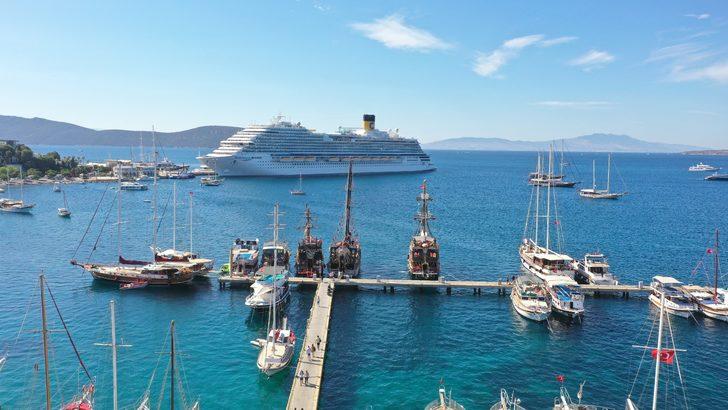 Bodrum'a "Costa Venezia" gemisiyle bin 502 yolcu geldi G3