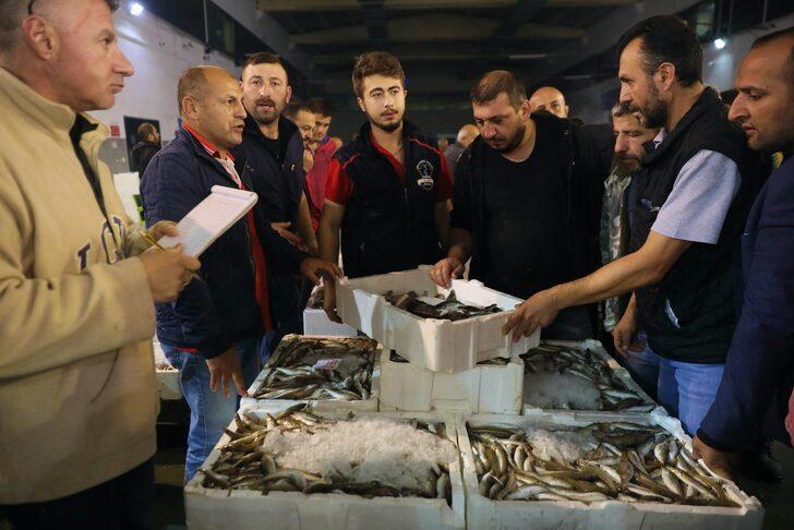 Karadenizli balıkçılar bol palamut avlamaya devam ediyor G4