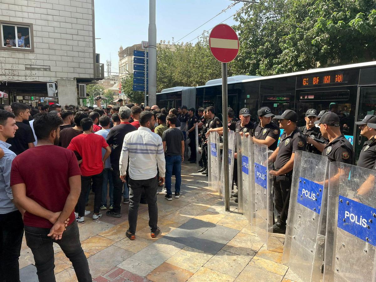 Şanlıurfa'da ka&ccedil;ak&ccedil;ılık operasyonunda 3 kişi hakkında işlem yapıldı