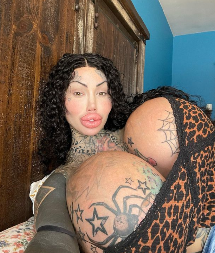 Dünyanın en büyük vajinasına ve göğüslerine sahip olan Mary Magdalene’dan şaşırtan açıklama! “Hareket edemiyorum” G1