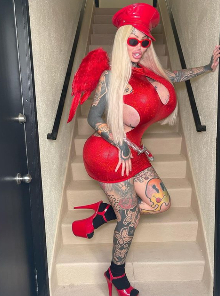 Dünyanın en büyük vajinasına ve göğüslerine sahip olan Mary Magdalene’dan şaşırtan açıklama! “Hareket edemiyorum” G4