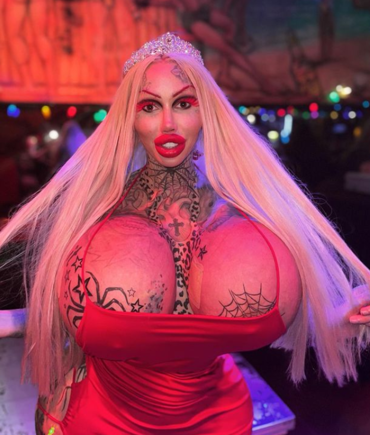 Dünyanın en büyük vajinasına ve göğüslerine sahip olan Mary Magdalene’dan şaşırtan açıklama! “Hareket edemiyorum” G5