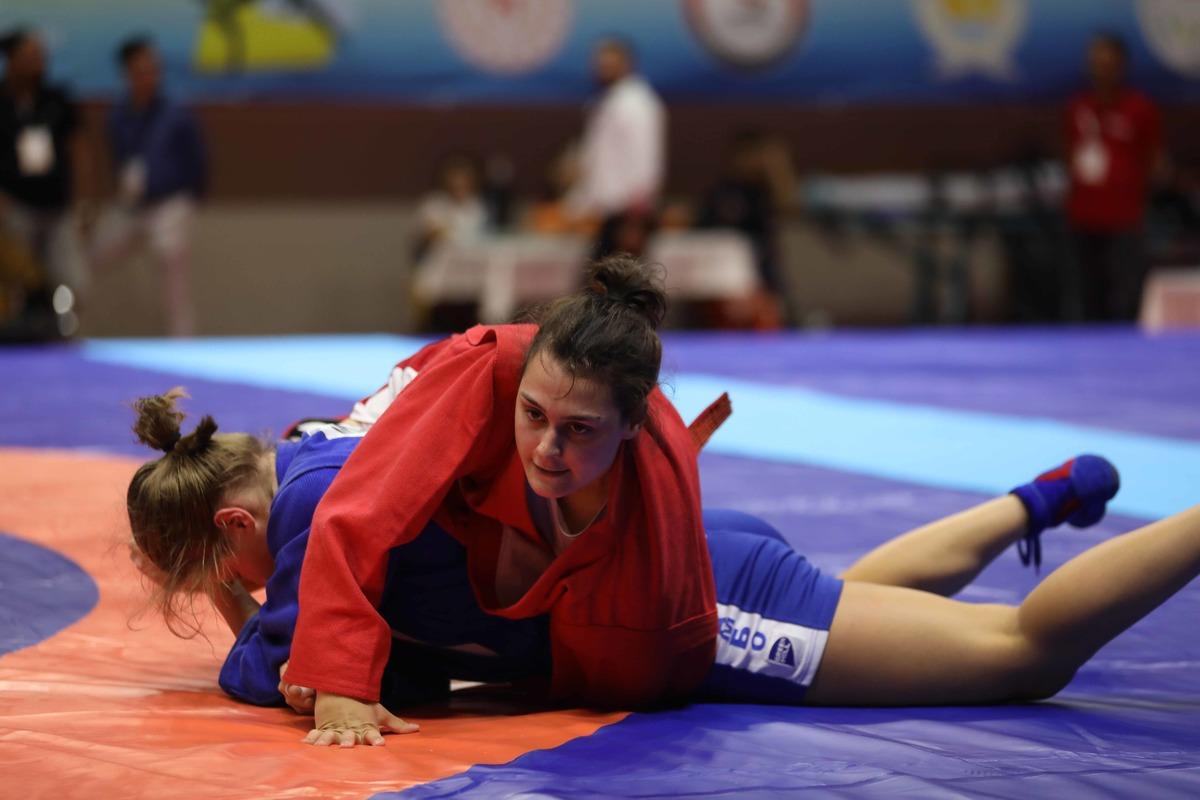 FISU D&uuml;nya &Uuml;niversiteler D&ouml;v&uuml;ş Sporları Kupası Samsun'da başladı