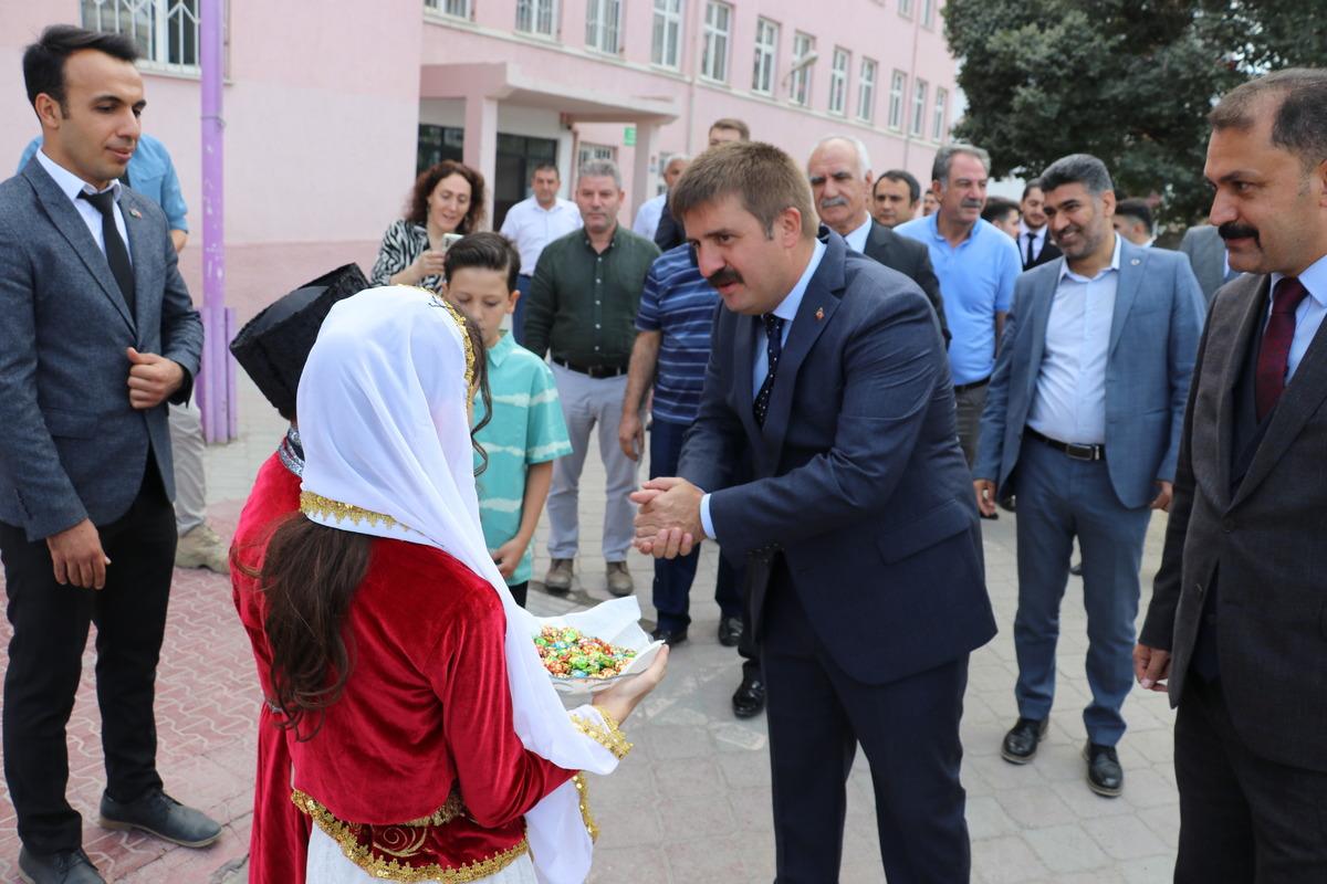 Şehit Eren B&uuml;lb&uuml;l'&uuml;n ismi Iğdır'daki k&uuml;t&uuml;phanede yaşatılacak