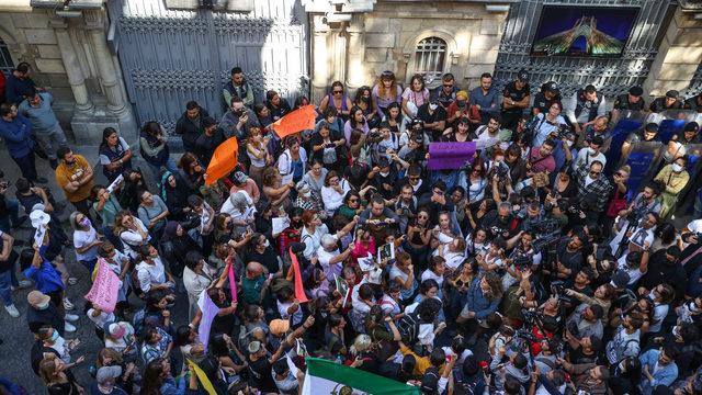 Mahsa Emini'nin ölümü, İstanbul’daki İran Başkonsolosluğu önünde protesto edildi