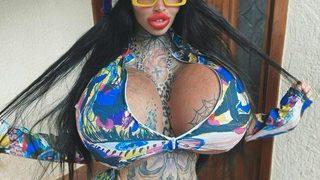 Dünyanın en büyük vajinasına ve göğüslerine sahip olan Mary Magdalene’dan şaşırtan açıklama! “Hareket edemiyorum”