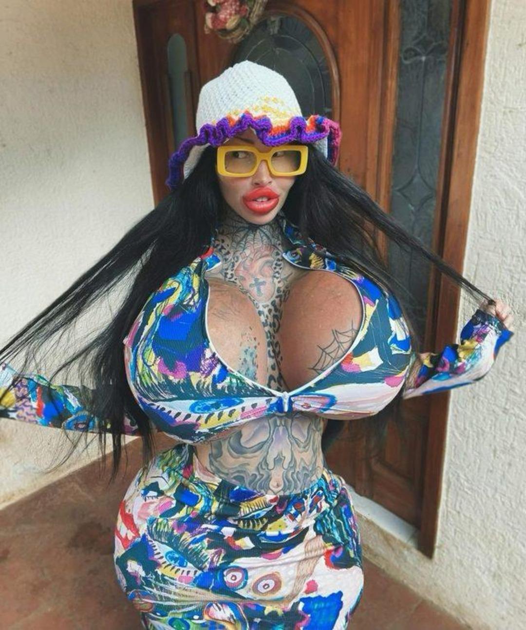 D&uuml;nyanın en b&uuml;y&uuml;k vajinasına ve g&ouml;ğ&uuml;slerine sahip olan Mary Magdalene&rsquo;dan şaşırtan a&ccedil;ıklama! &ldquo;Hareket edemiyorum&rdquo;