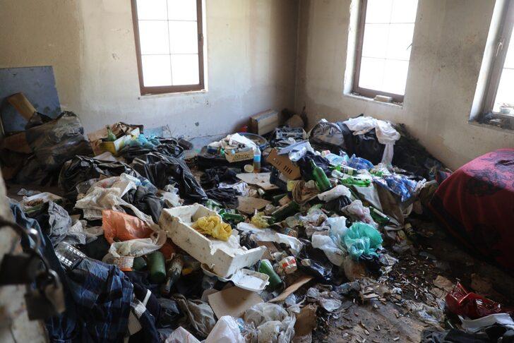 Yozgat'ta bir evden 2 kamyon çöp çıkarıldı