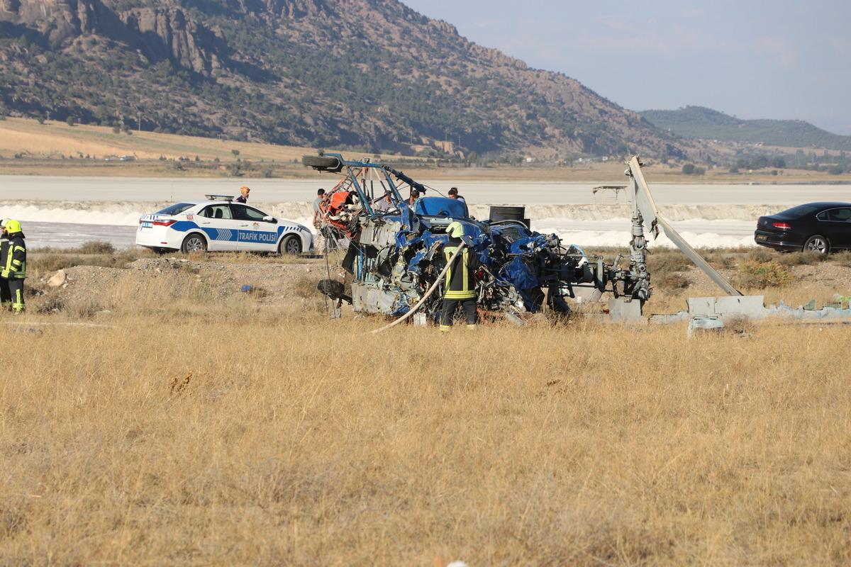 G&Uuml;NCELLEME - Denizli'de yangın s&ouml;nd&uuml;rme helikopteri d&uuml;şt&uuml;