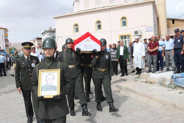 Elazığ'da vefat eden Kıbrıs gazisi son yolculuğuna uğurlandı G3