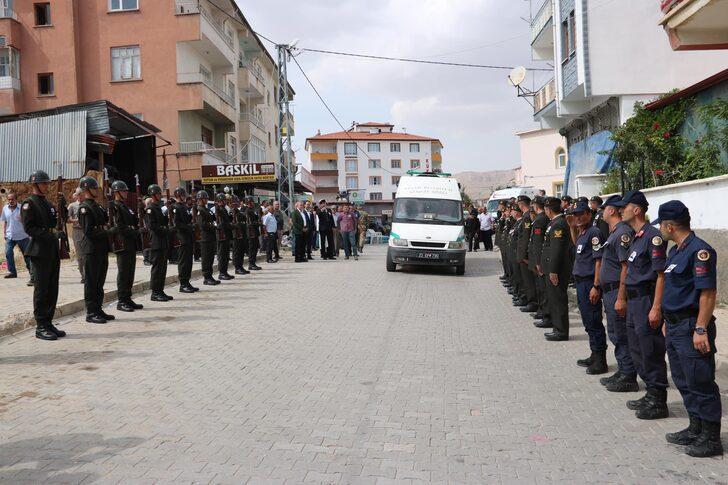 Elazığ'da vefat eden Kıbrıs gazisi son yolculuğuna uğurlandı G4