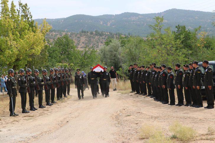 Elazığ'da vefat eden Kıbrıs gazisi son yolculuğuna uğurlandı G5