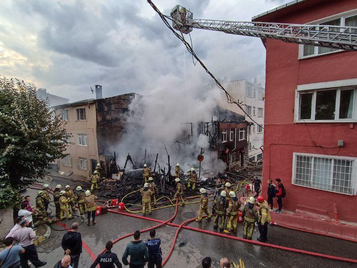 GÜNCELLEME - Beykoz'da 2 katlı ahşap evde çıkan yangın söndürüldü G2